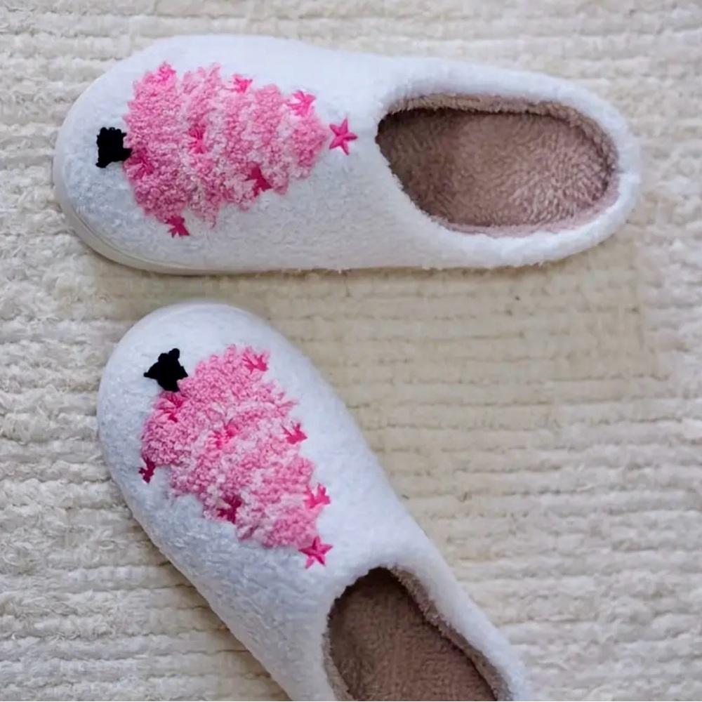 Pink Christmas Tree Women Cozy Slippers Size 7 1/2 - 8 Cozy Winter - Picture 5 of 7